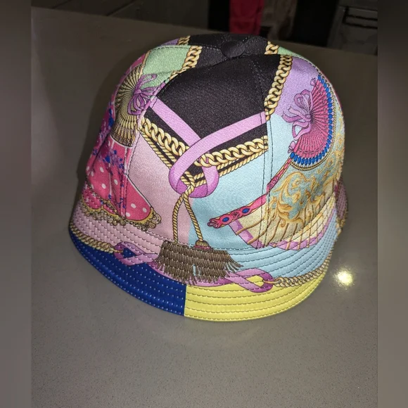 NWOT VERSACE VENTAGLI CAPELLO-59 BUCKET HAT SIZE MEDIUM NWOT VERSACE VENTAGLI CAPELLO-59 BUCKET HAT | Mercari main image 3